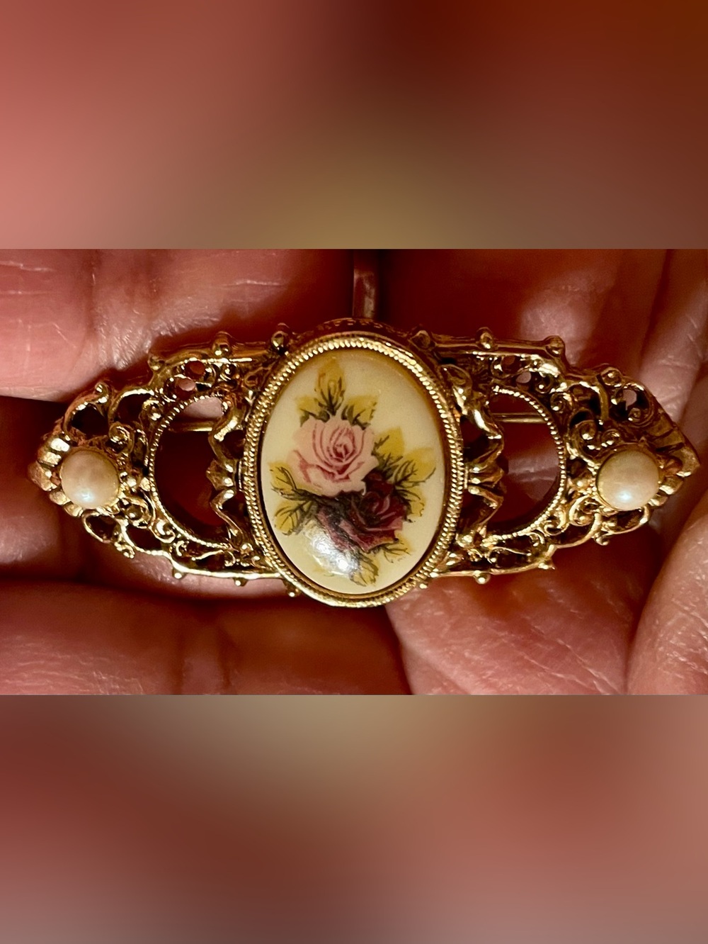 1928 Gold-Tone Floral Cameo Brooch with Pink and Red Roses
